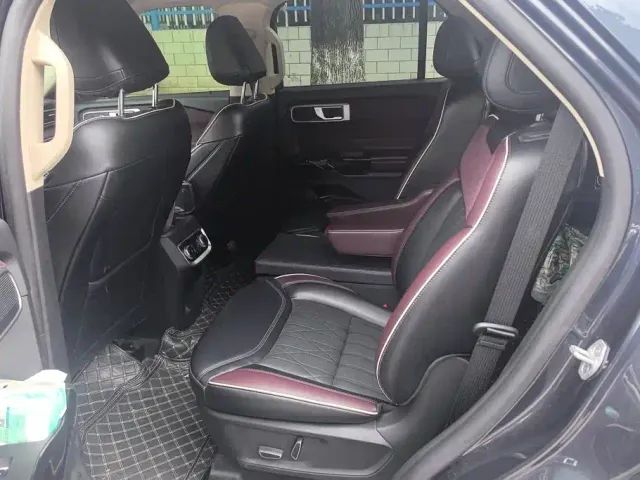 Ford Explorer — Фото автомобиля 11