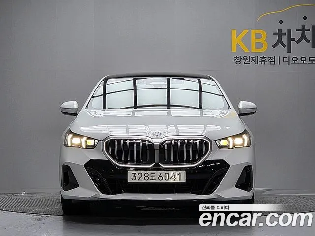 BMW 5-Series 5 серия (G60) 530i xDrive M Sport — Фото автомобиля 3