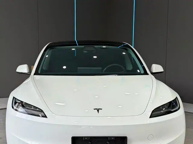 Tesla Model 3 — Фото автомобиля 2