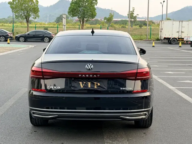Volkswagen Passat — Фото автомобиля 5