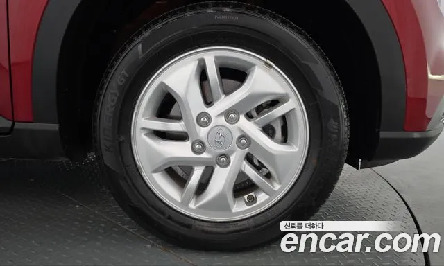 Hyundai Venue — Фото автомобиля 6