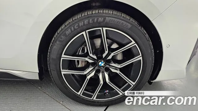 BMW 7-Series — Фото автомобиля 21