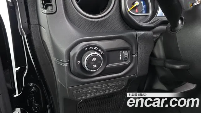 Jeep Wrangler — Фото автомобиля 24