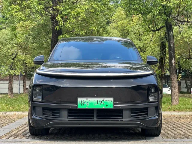 Li Auto L8 — Фото автомобиля 2