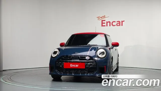 MINI Cooper Generation 4 — Фото автомобиля 3