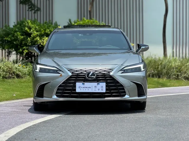 Lexus ES — Фото автомобиля 2