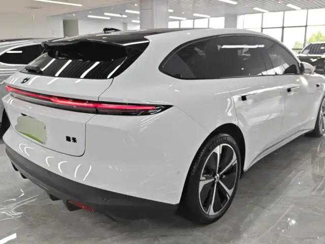 Nio ET5 Touring — Фото автомобиля 3