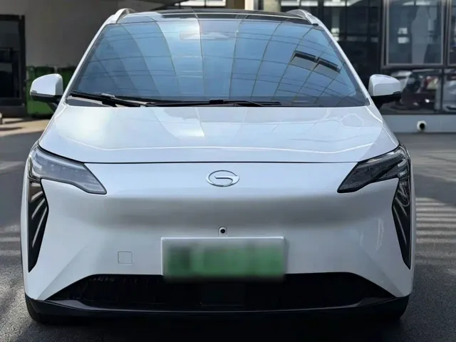 GAC Aion Y — Фото автомобиля 2