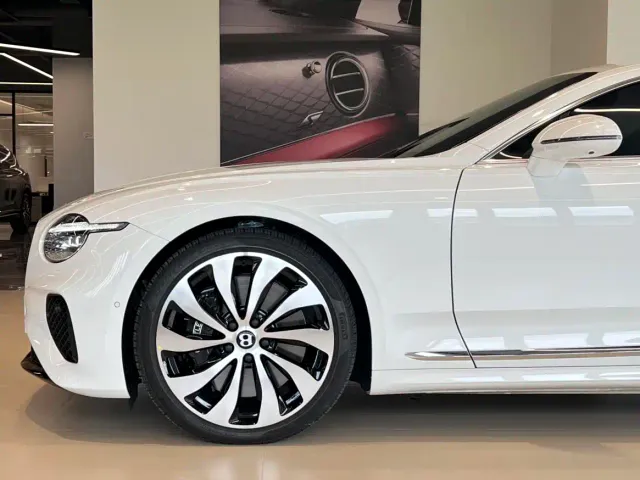 Bentley Continental Plug-in Hybrid — Фото автомобиля 4