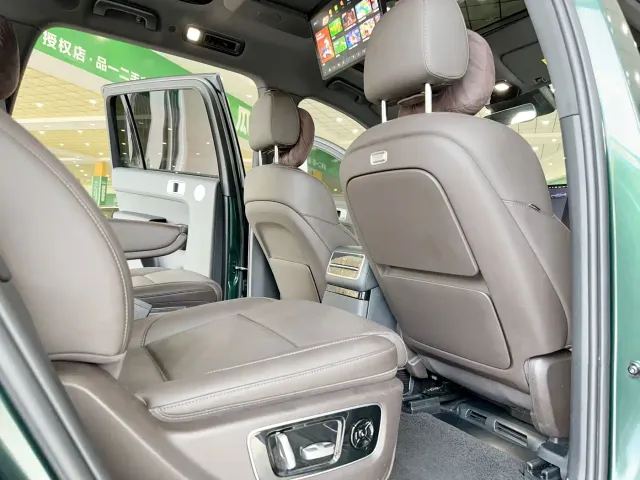 Li Auto L9 — Фото автомобиля 13