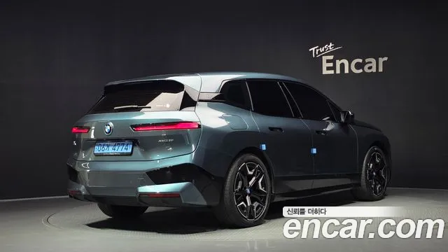 BMW iX — Фото автомобиля 2