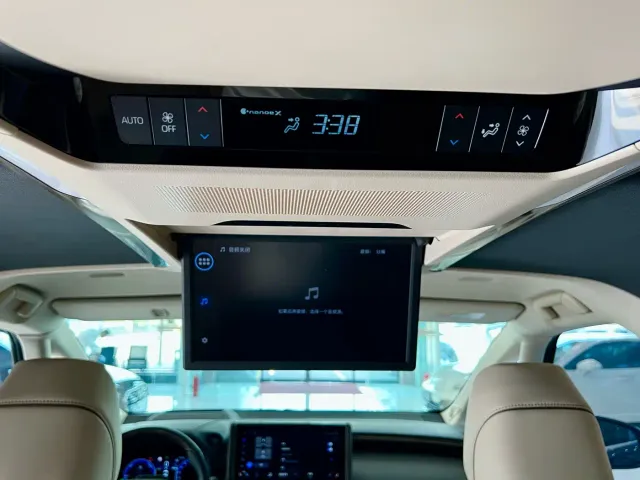 Toyota Alphard — Фото автомобиля 24