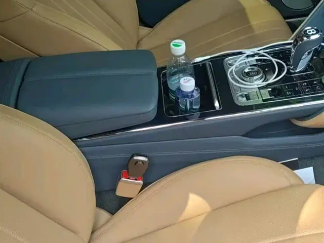 Bentley Flying Spur — Фото автомобиля 5