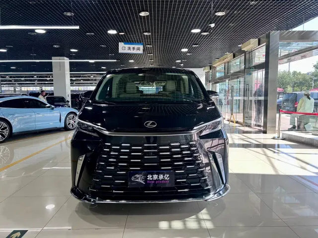 Lexus LM — Фото автомобиля 2