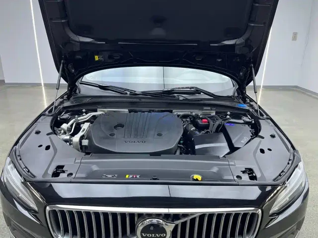 Volvo S90 — Фото автомобиля 30