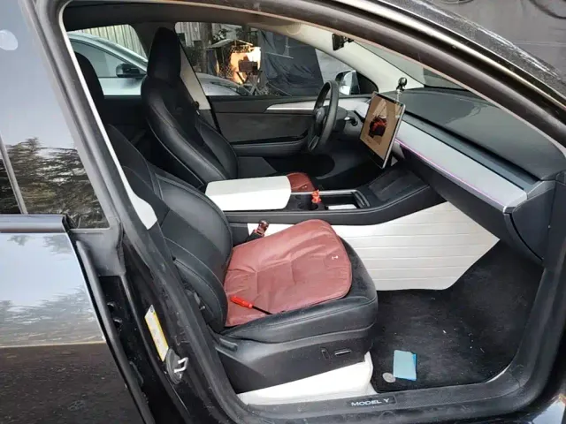 Tesla Model Y — Фото автомобиля 24