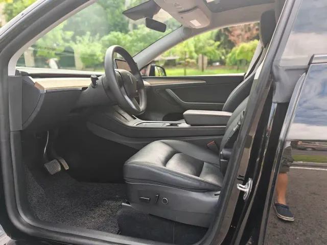 Tesla Model Y — Фото автомобиля 6