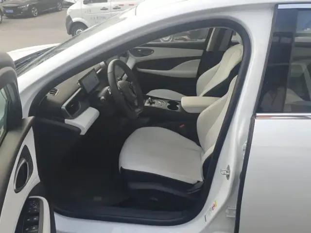 BYD Seal 05 DM-i — Фото автомобиля 9