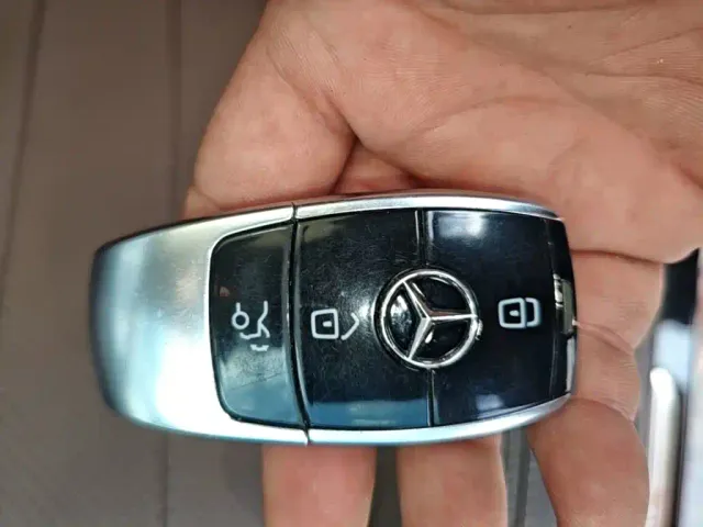 Mercedes-Benz E-Class — Фото автомобиля 8