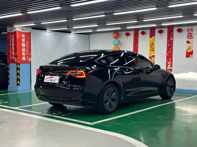 Tesla Model 3 — Фото автомобиля 5