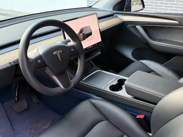 Tesla Model Y — Фото автомобиля 6