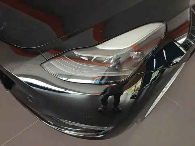 Tesla Model Y — Фото автомобиля 23