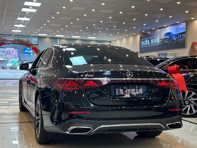 Mercedes-Benz E-Class — Фото автомобиля 14