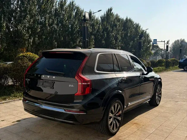 Volvo XC90 — Фото автомобиля 6