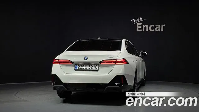 BMW 5-Series — Фото автомобиля 4