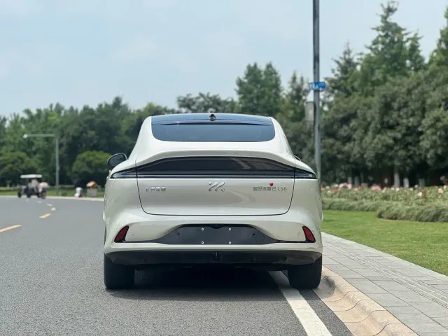 IM Motors LS6 — Фото автомобиля 6