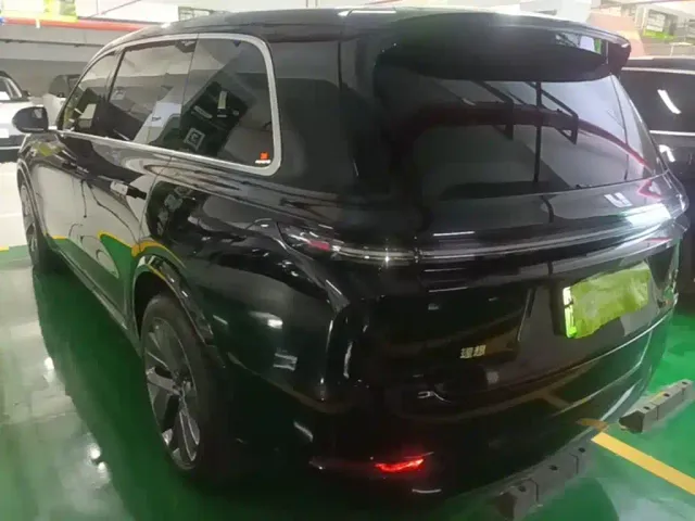 Li Auto L9 — Фото автомобиля 22