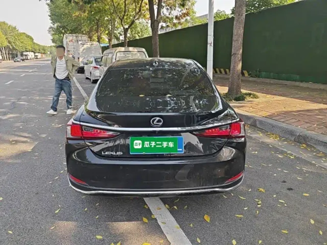 Lexus ES — Фото автомобиля 5