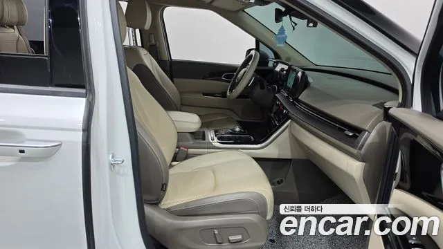 Kia Carnival Generation 4 — Фото автомобиля 11