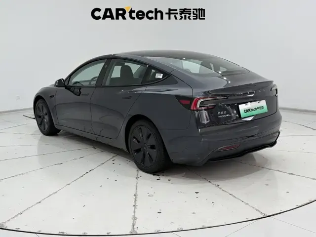 Tesla Model 3 — Фото автомобиля 7