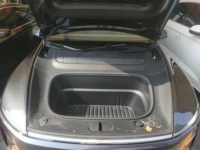 Tesla Model Y — Фото автомобиля 19