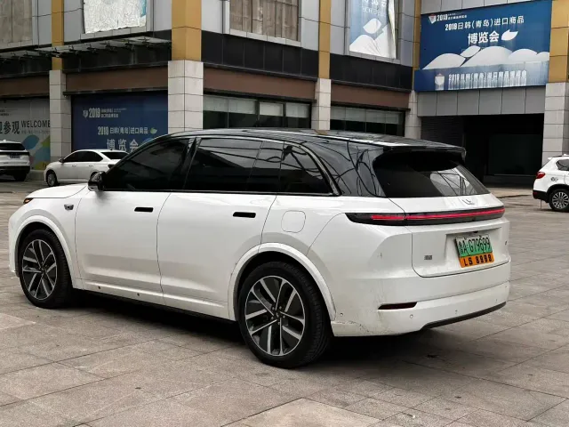 Li Auto L7 — Фото автомобиля 6