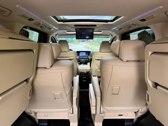 Toyota Alphard — Фото автомобиля 10