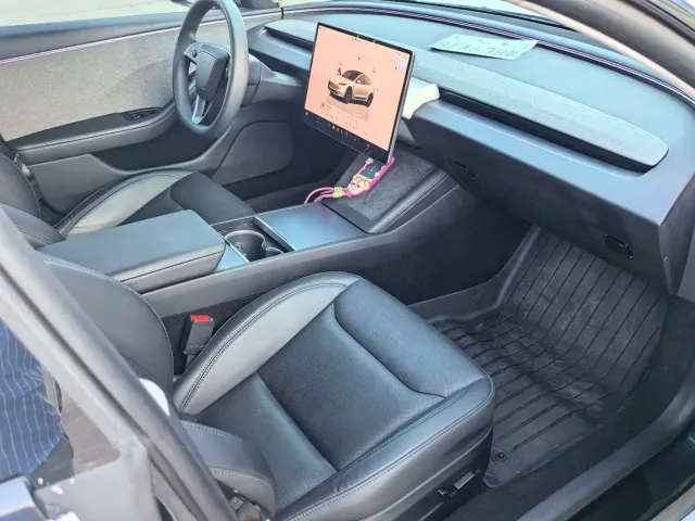 Tesla Model 3 — Фото автомобиля 5