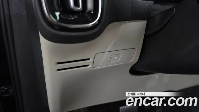Вольво XC40 B4 Ultimate Bright — Фото автомобиля 25