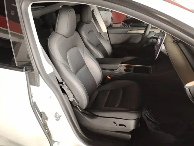 Tesla Model Y — Фото автомобиля 24