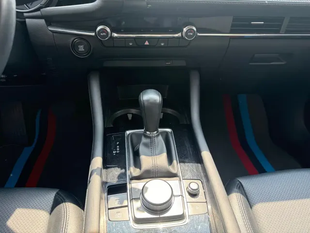 Mazda Axela — Фото автомобиля 10