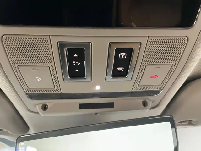 Land Rover Defender — Фото автомобиля 23
