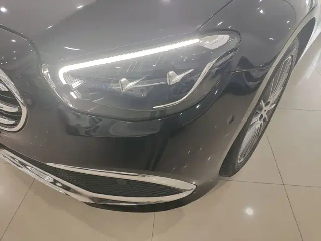Mercedes-Benz E-Class — Фото автомобиля 23