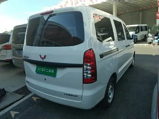 Wuling Hongguang V — Фото автомобиля 6