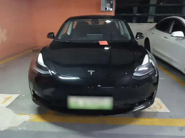 Tesla Model 3 — Фото автомобиля 2