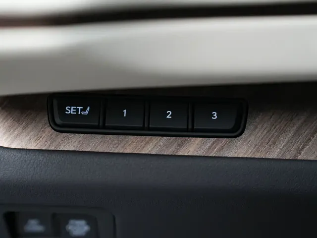 Lexus LM — Фото автомобиля 21
