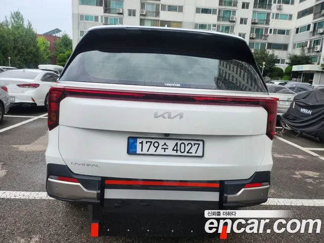 Kia Carnival Generation 4 — Фото автомобиля 4