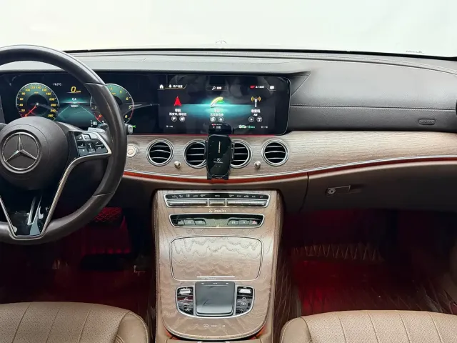 Mercedes-Benz E-Class — Фото автомобиля 14
