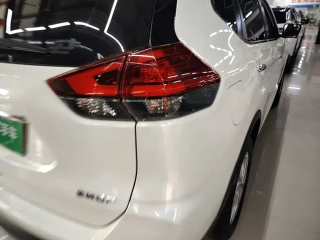 Nissan X-Trail — Фото автомобиля 7