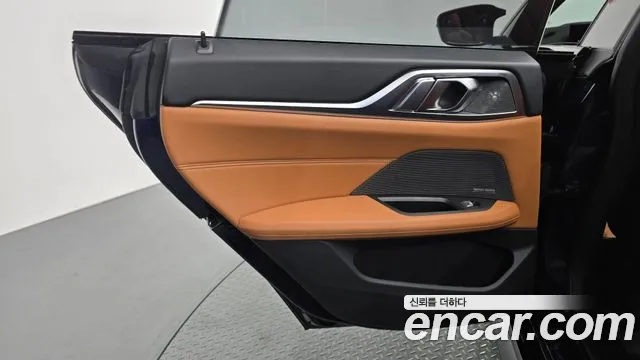 BMW i4 — Фото автомобиля 14